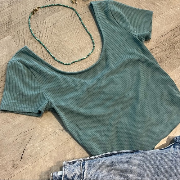 Green Aeropostal crop shirt open ring back size xs - Picture 2 of 5